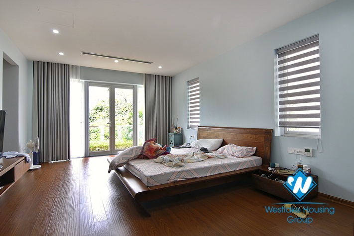  Massive ambassador corner villa for rent in Vinhomes Riverside - Long Bien